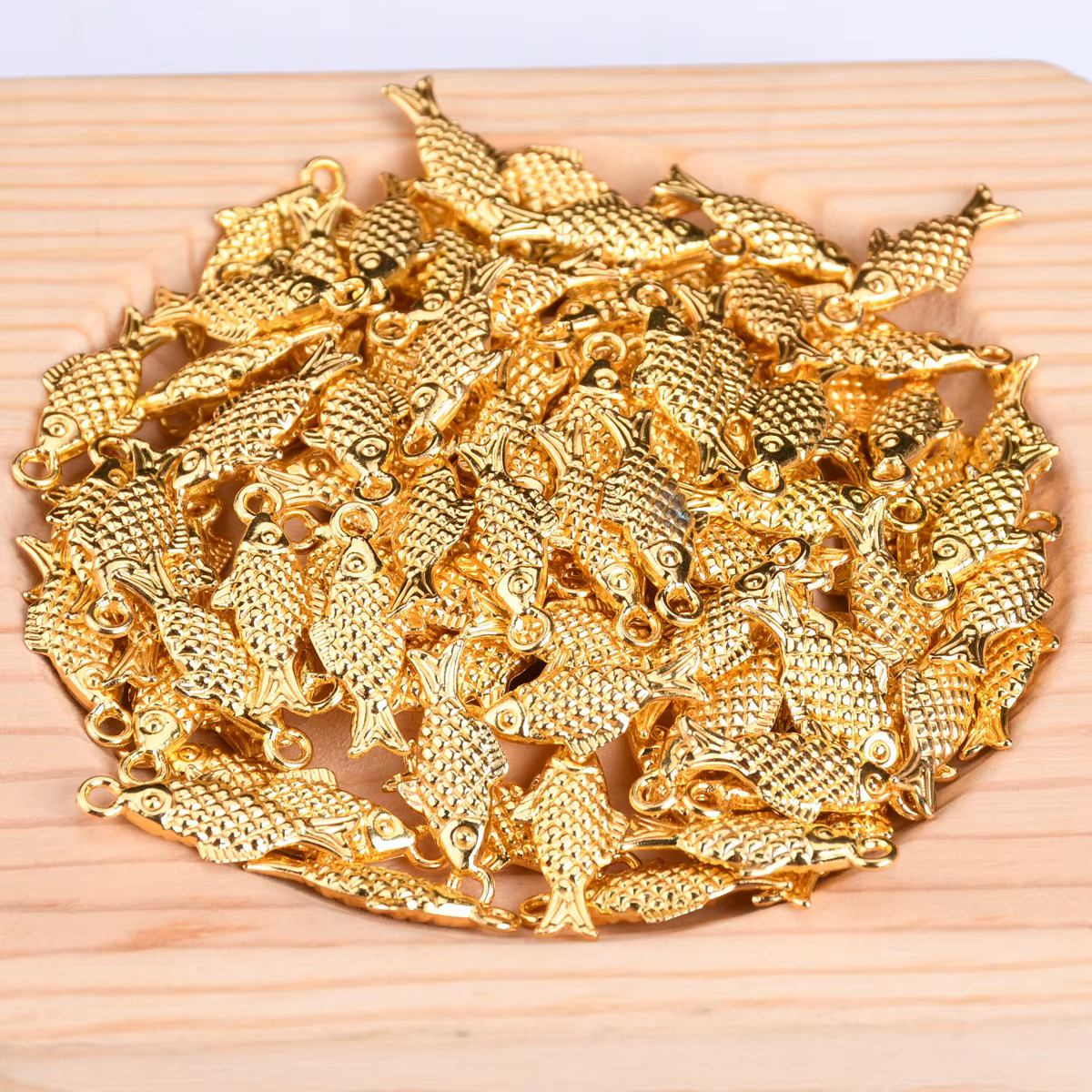 10pcs Fish Shape 20x8mm Gold/Silver/Bronze Color Loose Metal Pendants Beads animals For Jewelry Making DIY Crafts Findings